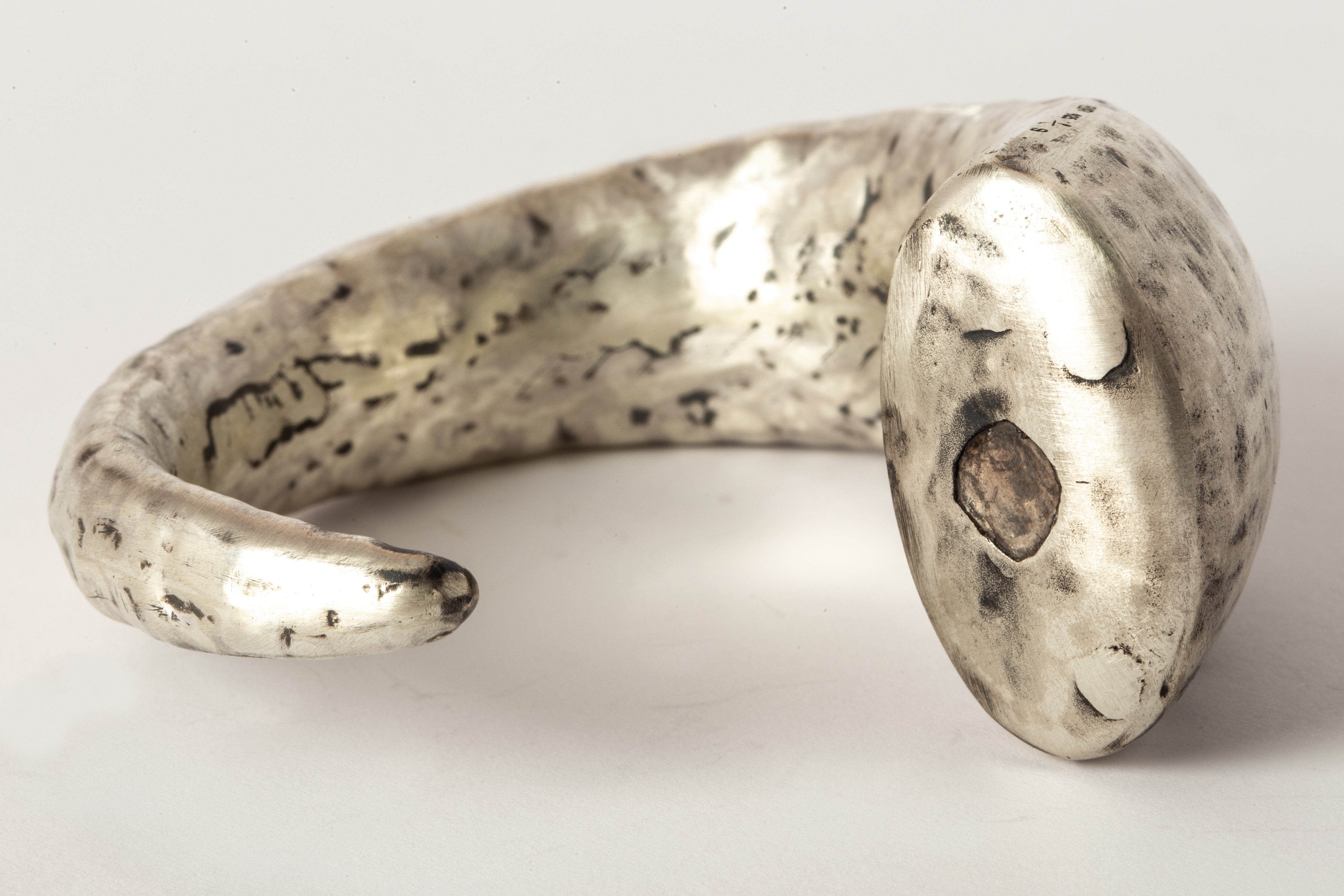 Giant Horn Bracelet (0.4 CT, Hoof Set, MA+DIA) – Parts of Four